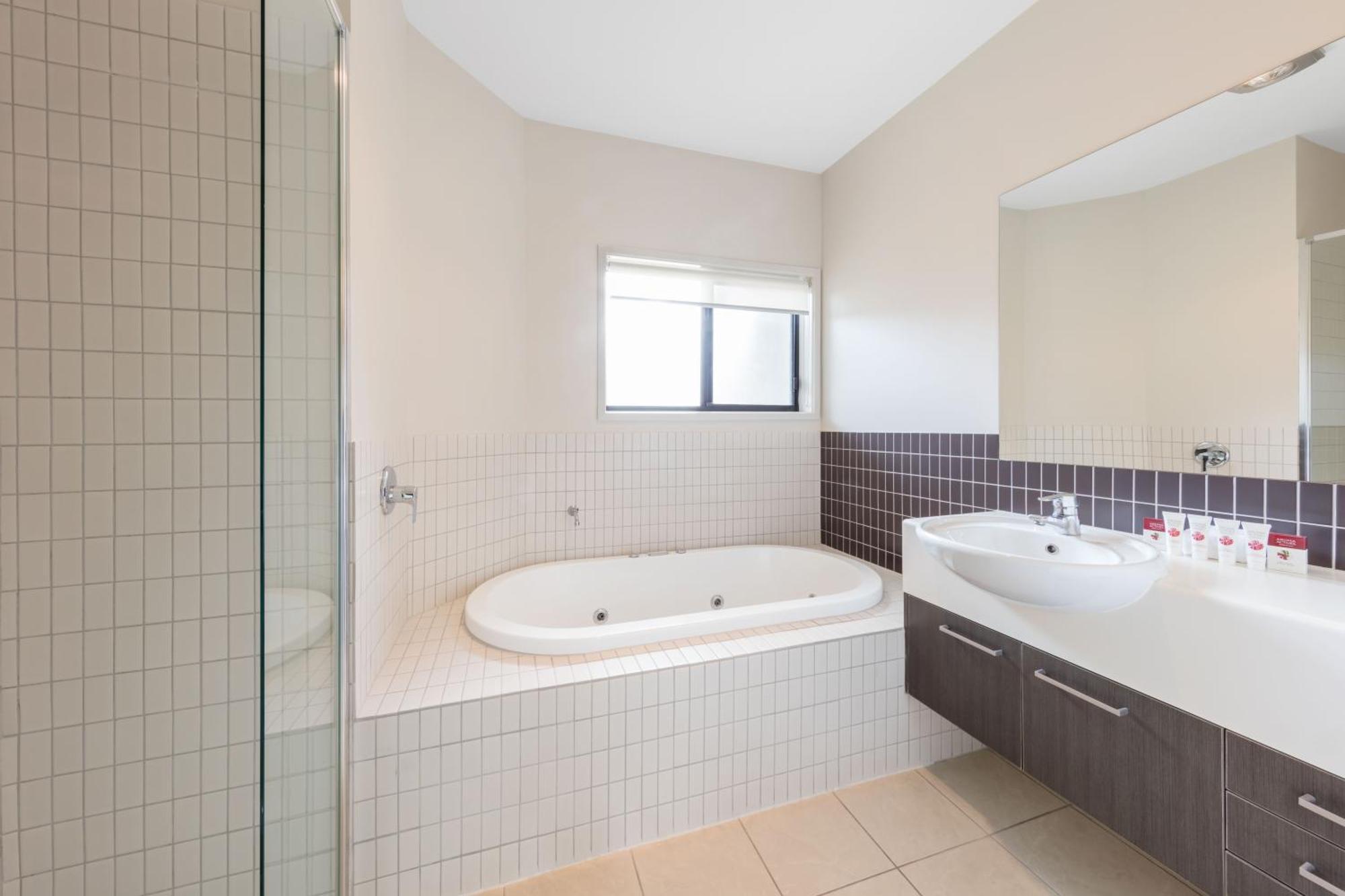 Club Wyndham Seven Mile Beach, Trademark Collection By Wyndham 4*